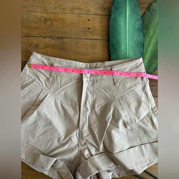 VICI High waisted pleated khaki shorts - Picture 8 of 8